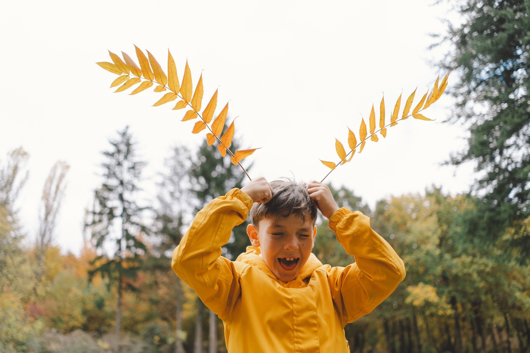 a-cheerful-child-in-a-yellow-raincoat-walks-throug-2026-01-08-07-57-54-utc