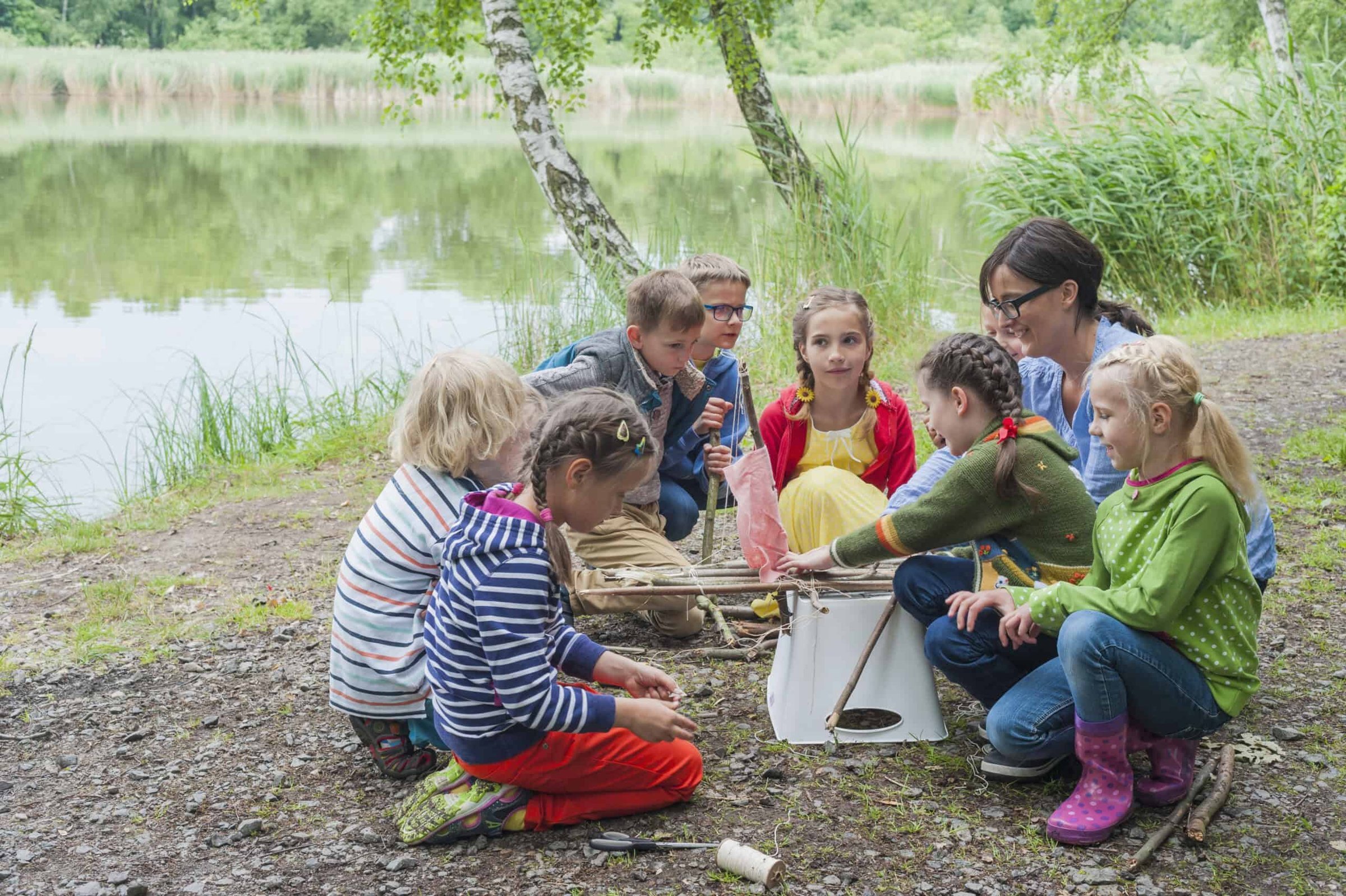 germany-children-learning-how-to-build-a-wooden-r-2024-09-17-17-05-18-utc-scaled